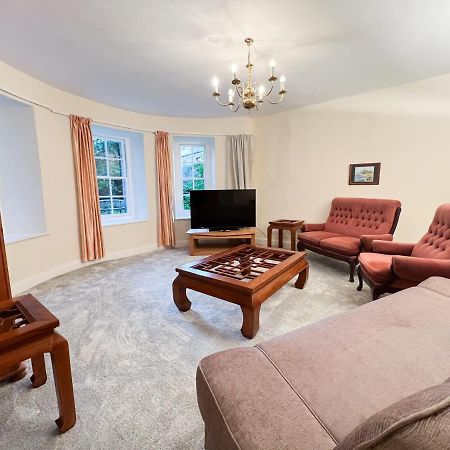 Spacious Flat Sleeps 8 Near Princes Street إدنبرة المظهر الخارجي الصورة