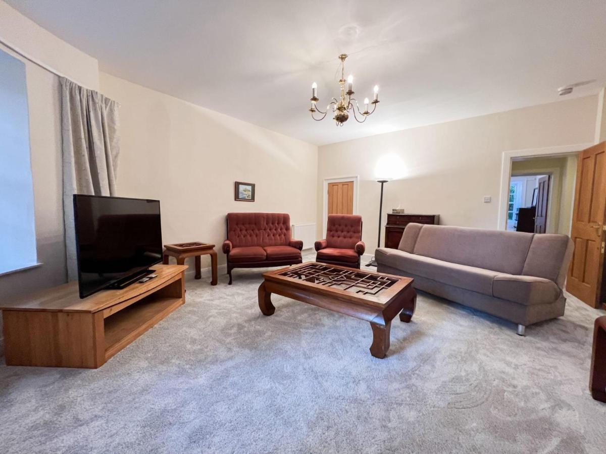 Spacious Flat Sleeps 8 Near Princes Street إدنبرة المظهر الخارجي الصورة