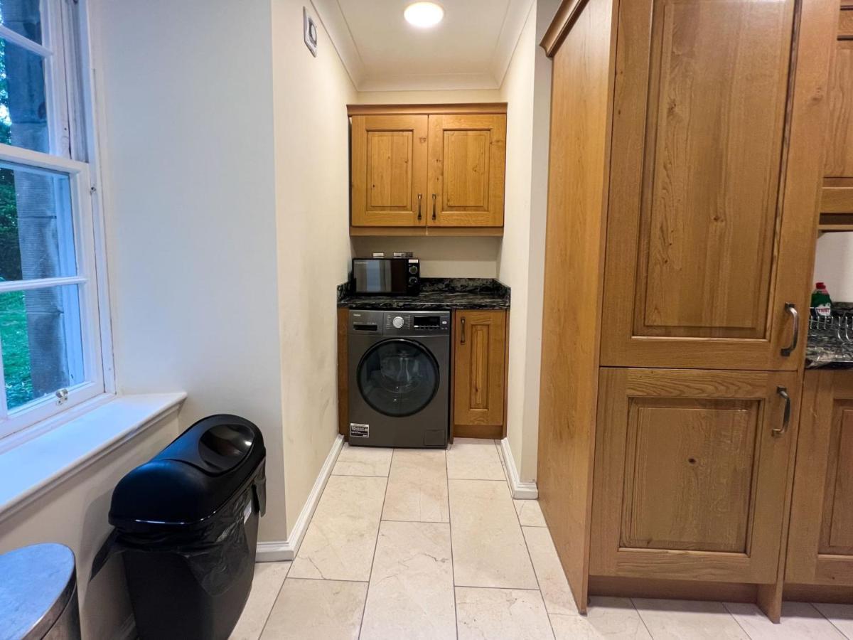 Spacious Flat Sleeps 8 Near Princes Street إدنبرة المظهر الخارجي الصورة