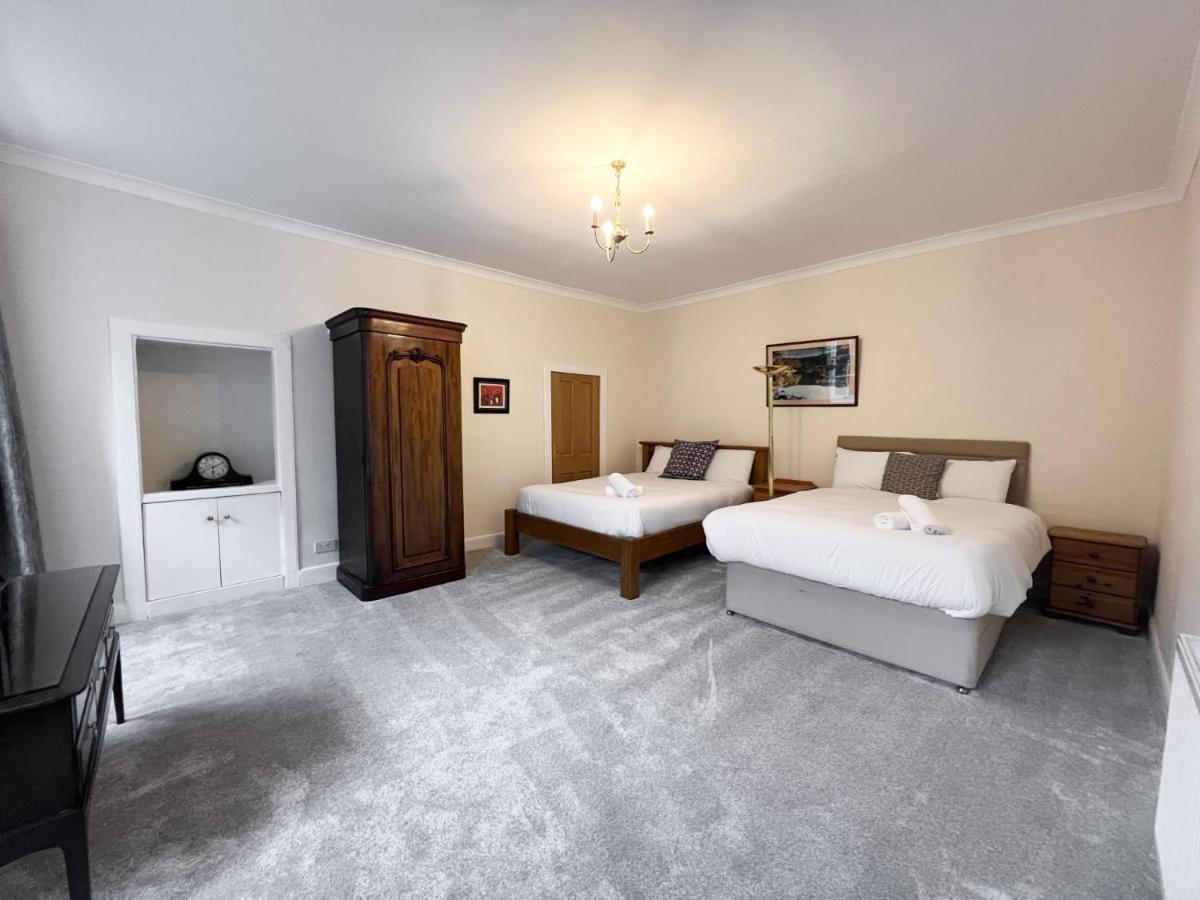 Spacious Flat Sleeps 8 Near Princes Street إدنبرة المظهر الخارجي الصورة