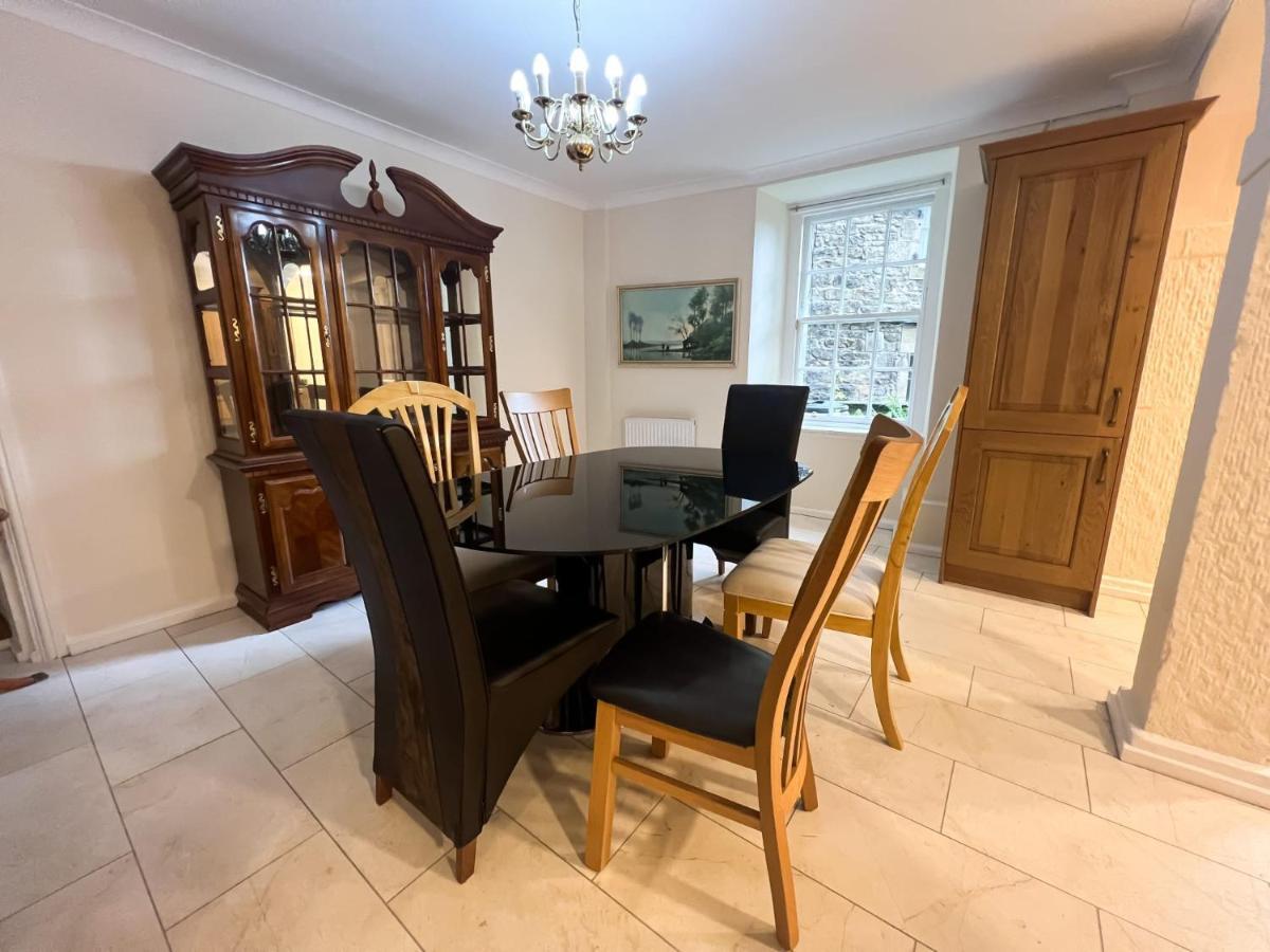 Spacious Flat Sleeps 8 Near Princes Street إدنبرة المظهر الخارجي الصورة
