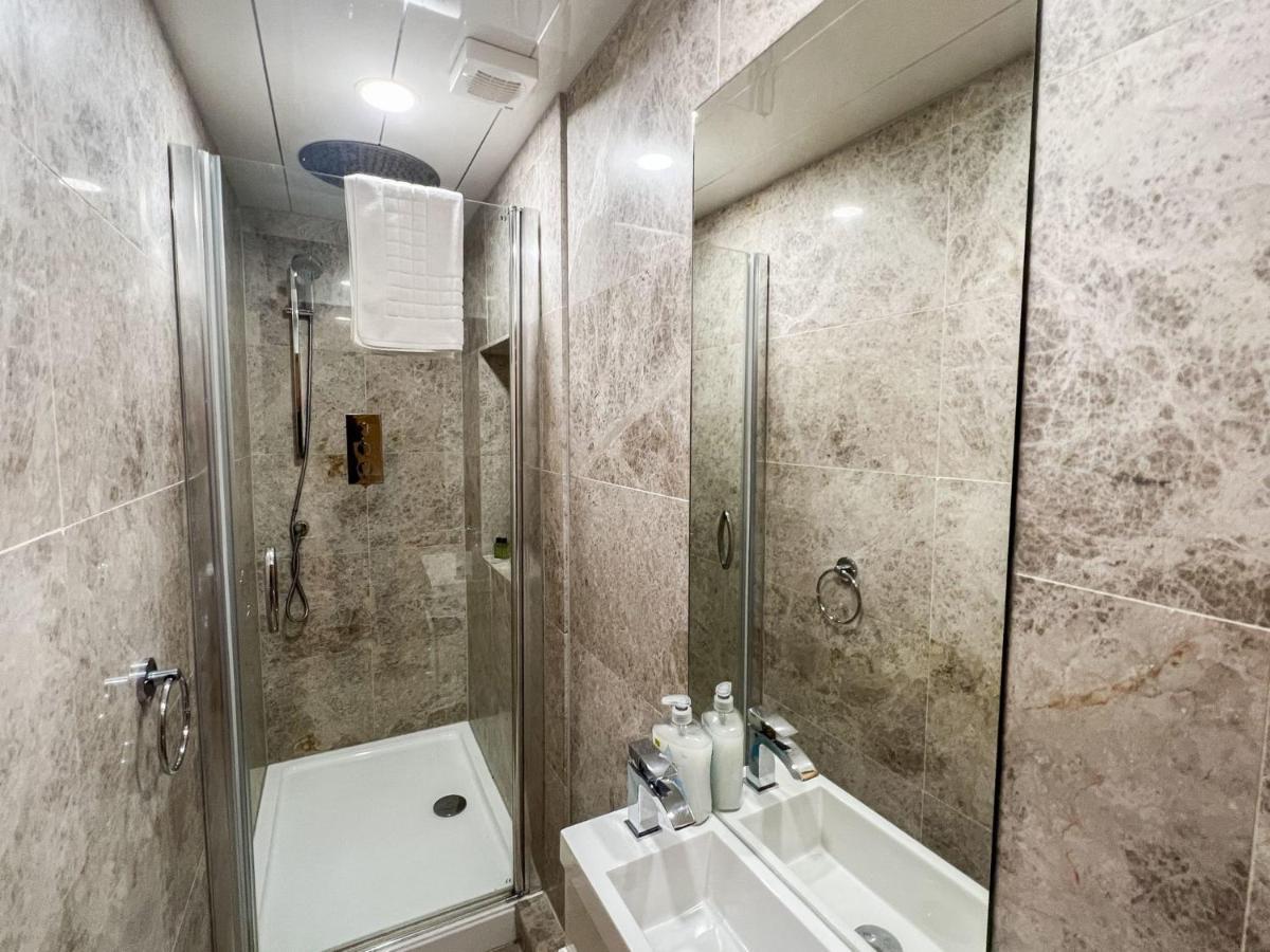 Spacious Flat Sleeps 8 Near Princes Street إدنبرة المظهر الخارجي الصورة