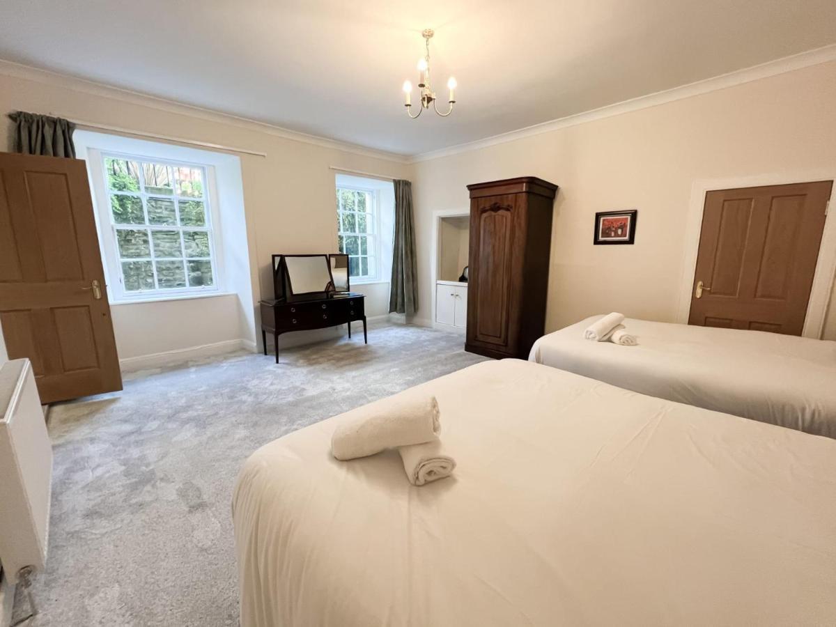 Spacious Flat Sleeps 8 Near Princes Street إدنبرة المظهر الخارجي الصورة
