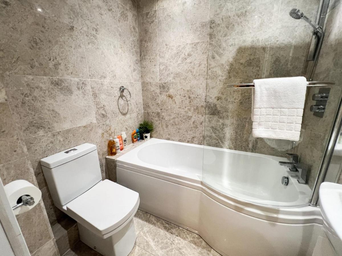 Spacious Flat Sleeps 8 Near Princes Street إدنبرة المظهر الخارجي الصورة
