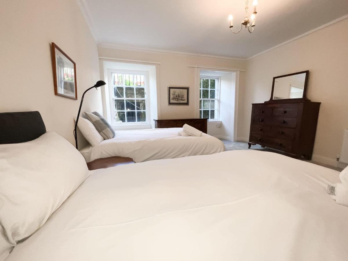 Spacious Flat Sleeps 8 Near Princes Street إدنبرة المظهر الخارجي الصورة