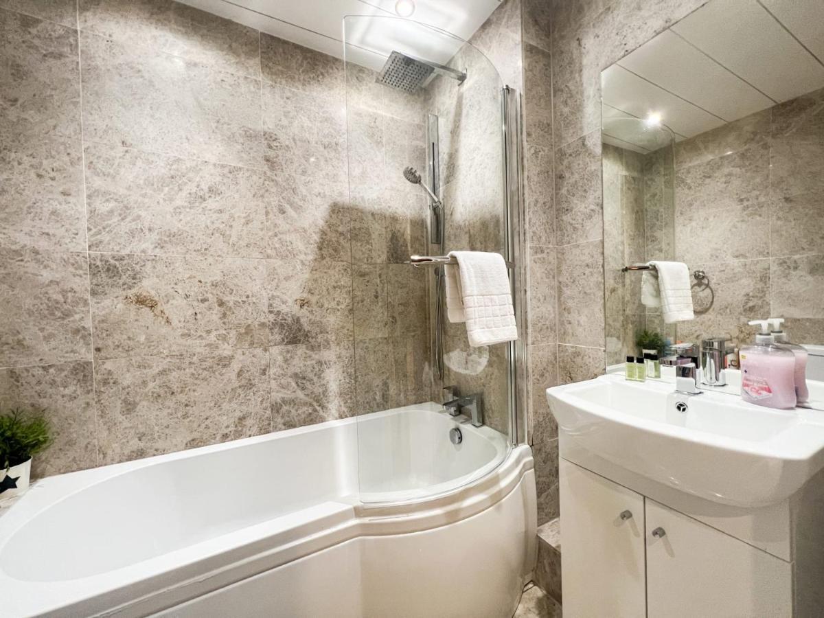 Spacious Flat Sleeps 8 Near Princes Street إدنبرة المظهر الخارجي الصورة