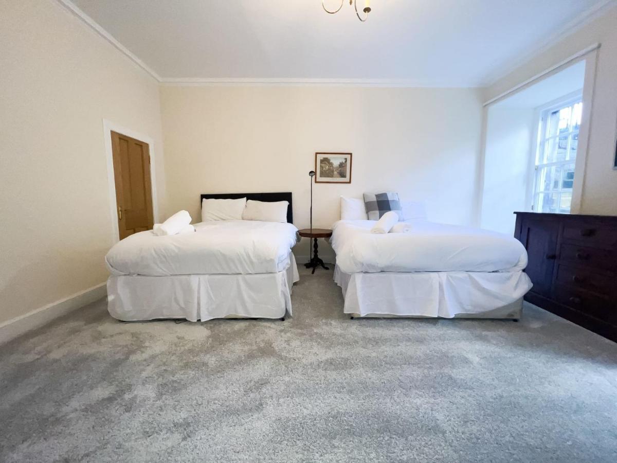 Spacious Flat Sleeps 8 Near Princes Street إدنبرة المظهر الخارجي الصورة
